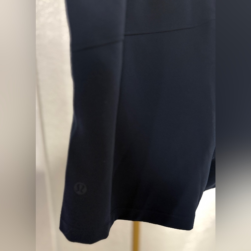 Lululemon On The Fly Woven Shorts 2.5” True Navy Drawstring - Picture 8 of 10